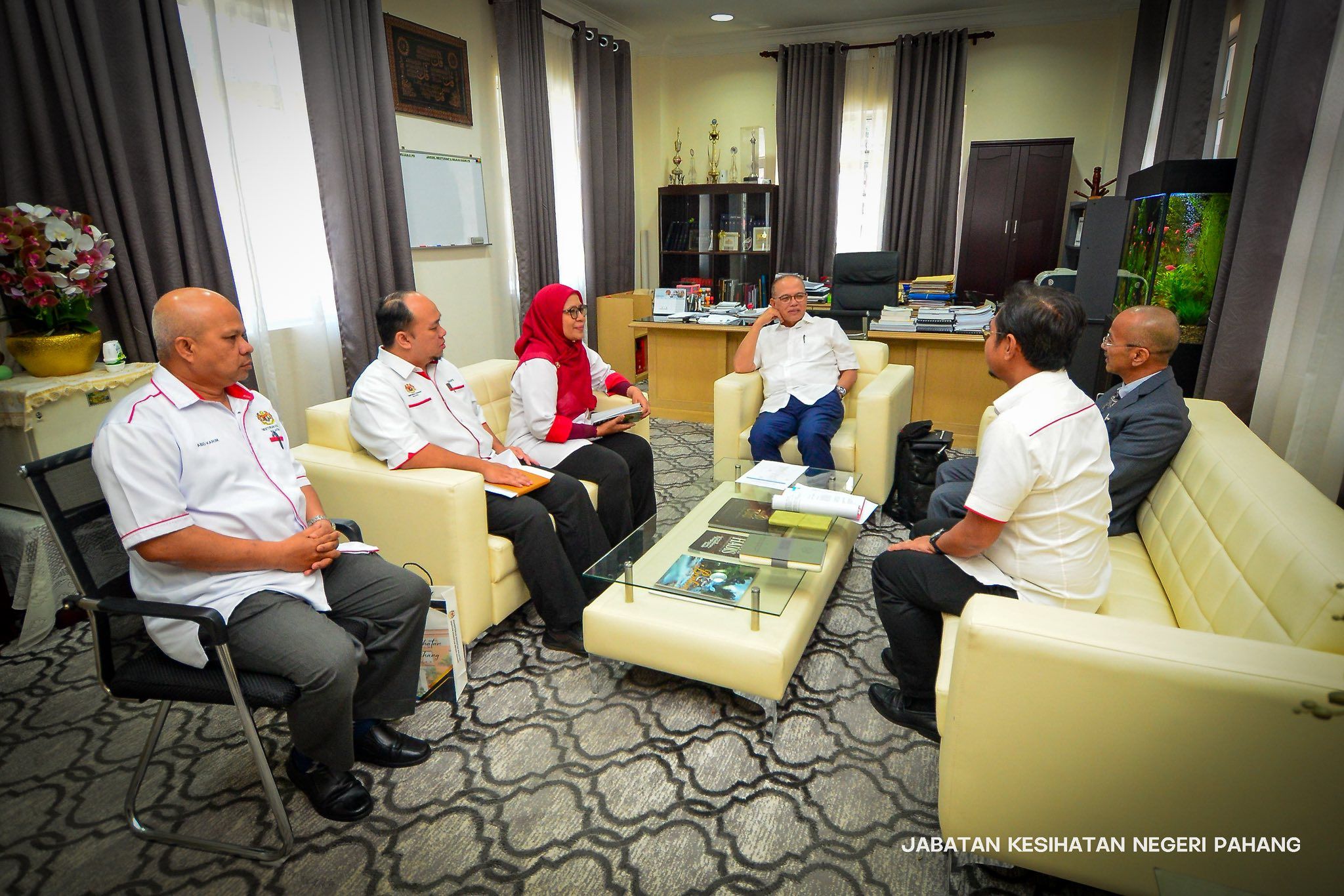 KUNJUNGAN HORMAT PENGARAH KESIHATAN NEGERI PAHANG BERSAMA YAB DATO' SRI DIRAJA HAJI WAN ROSDY BIN WAN ISMAIL MENTERI BESAR PAHANG